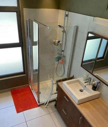 Douche in heel goede staat met Grohe kraan beschikbaar voor biedingen
