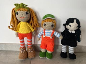 Set van 3 gehaakte poppen beschikbaar voor biedingen