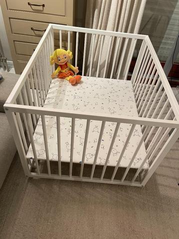 Wit baby park van Dream Baby en park matras beschikbaar voor biedingen