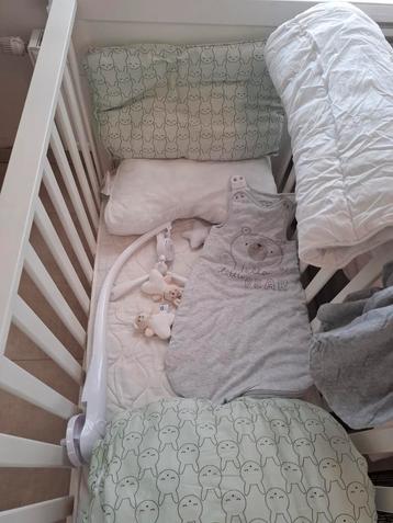 Babybed incl matras, lakens, slaapzak,kussen beschikbaar voor biedingen