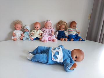 Groep poppen te koop beschikbaar voor biedingen