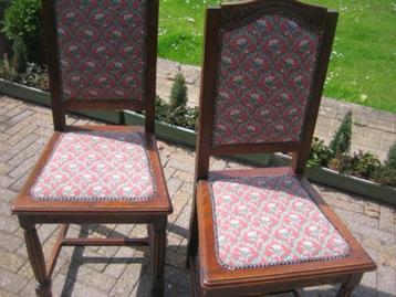 2 nieuw beklede stoelen beschikbaar voor biedingen