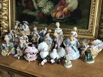 Set vintage figuren beschikbaar voor biedingen