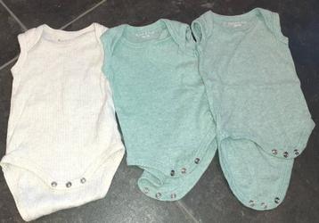 Baby kleding 3 rompers Sweet & Soft 50-56 en sokjes beschikbaar voor biedingen