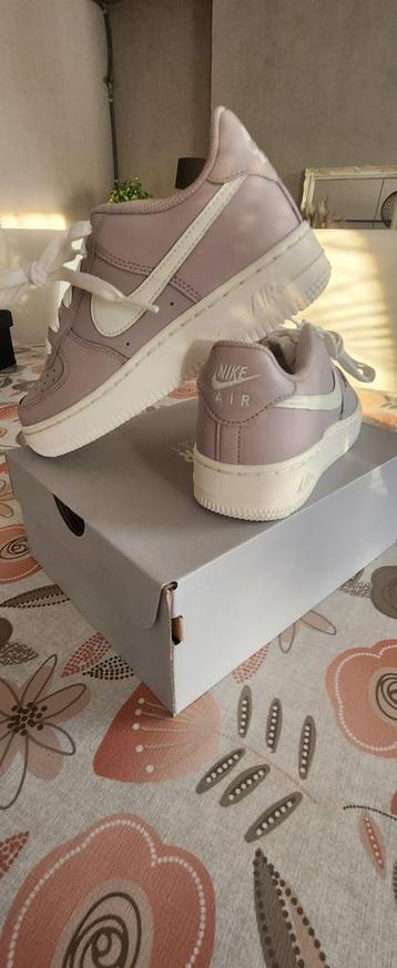Nike air force 1 maat 35 beschikbaar voor biedingen