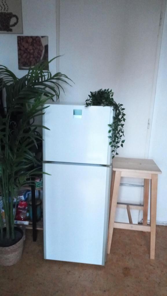 Gecombineerde koelkast met diepvriezer A+ werkt perfect, Elektronische apparatuur, Koelkasten en IJskasten, Gebruikt, Met aparte vriezer