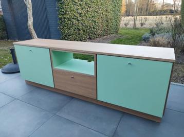 TV-meubel in uitstekende staat beschikbaar voor biedingen