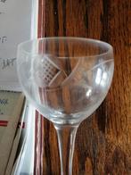 6 Oude wijnglazen. Motief ingeslepen, Antiek en Kunst, Ophalen