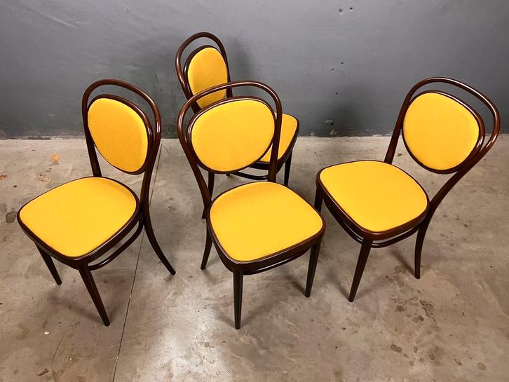 Thonet 215 bentwood geel nieuw gestoffeerd, Huis en Inrichting, Stoelen, Gebruikt, Vier, Hout, Stof, Bruin, Ophalen