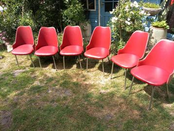 6 vintage stoelen  beschikbaar voor biedingen