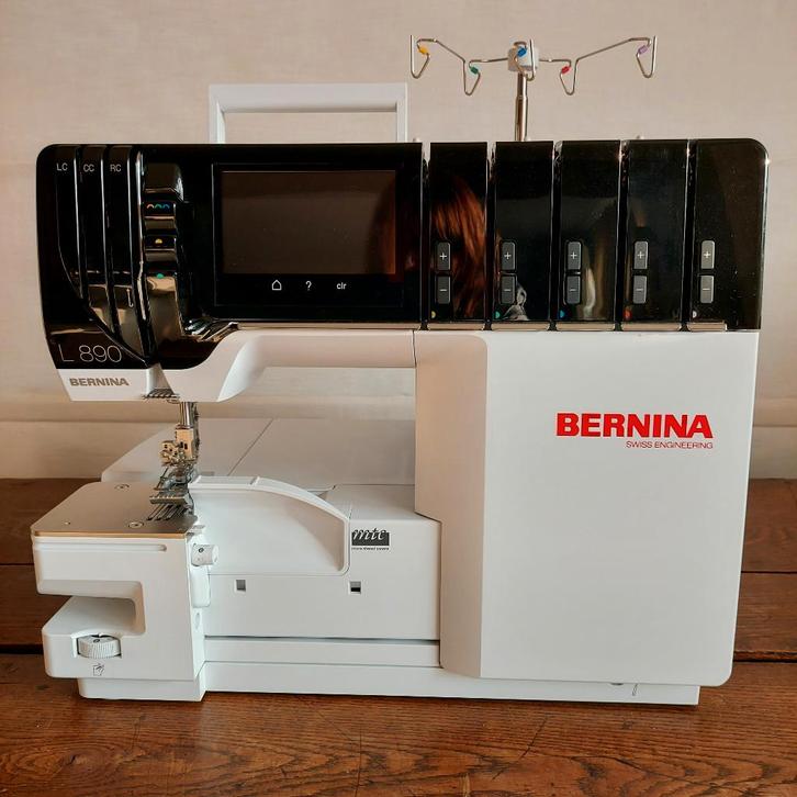 BERNINA L890 OVERLOCK EN COATER, Hobby en Vrije tijd, Naaimachines en Toebehoren, Zo goed als nieuw, Lockmachine, Bernina, Ophalen