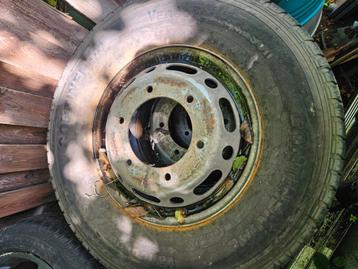 Banden met velg  beschikbaar voor biedingen