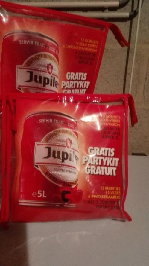 Jupiler party kit: plastieken bekers - viltjes – uitnodiging, Huis en Inrichting, Keuken | Servies, Zo goed als nieuw, Kop(pen) en/of Schotel(s)