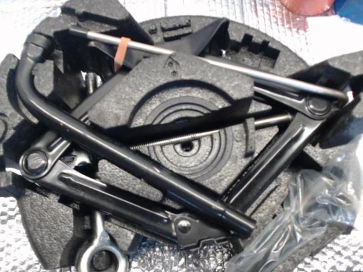 Kit de roue de secours Volvo V40 2 break 2016 LP/14886, Auto-onderdelen, Interieur en Bekleding, Volvo, Gebruikt, Ophalen