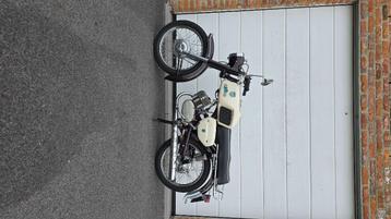 Oldtimer bromfiets beschikbaar voor biedingen