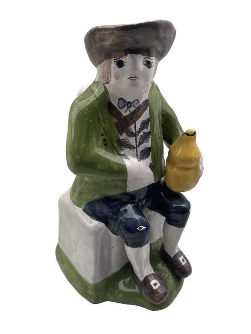 Pichet en Faïence de Bruxelles – Homme Assis XXe Siècle, Antiquités & Art, Antiquités | Céramique & Poterie, Enlèvement ou Envoi
