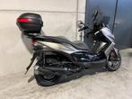 Kawasaki J300 luxescooter met topcase en toerscherm, Motoren, Motoren | Kawasaki, Scooter, 300 cc, Bedrijf, 12 t/m 35 kW