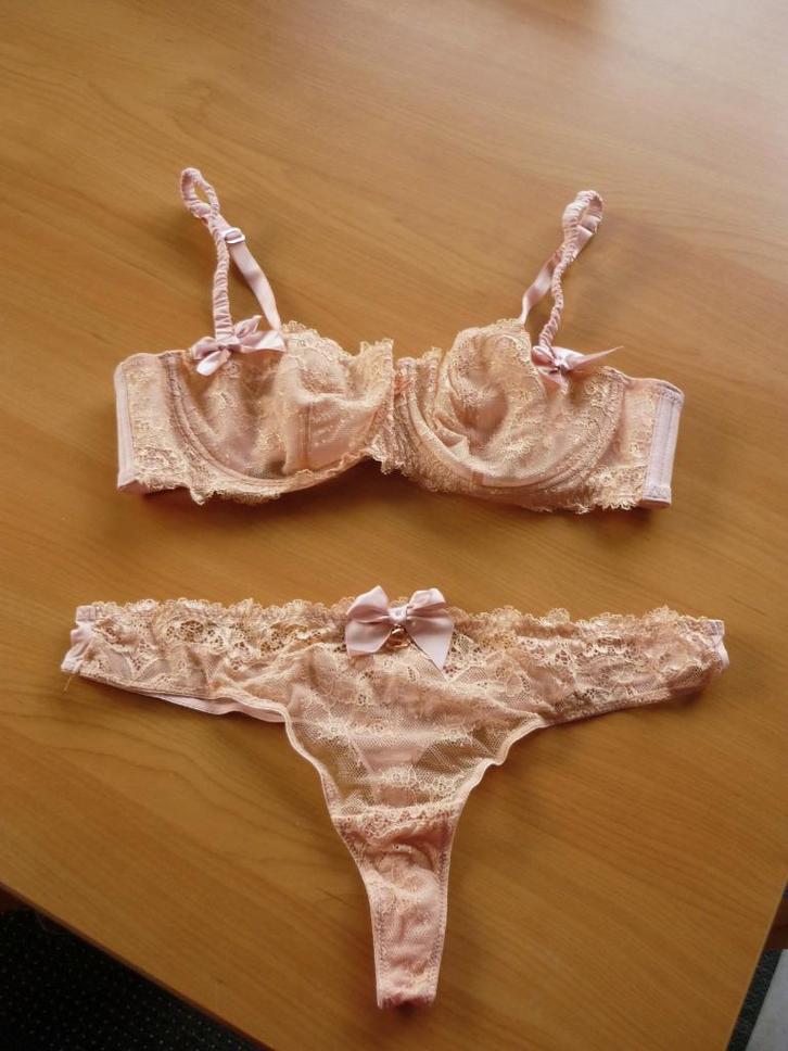Lingerieset roze spikkels kanten BH beha string Hunkemöller, Kleding | Dames, Ondergoed en Lingerie, Setje, Roze, Ophalen of Verzenden
