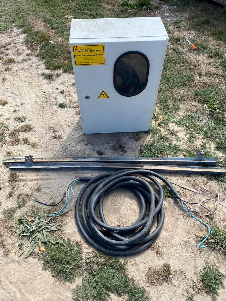 Werfkast in zeer goede staat. Gebruikt bij 1 bouw., Doe-het-zelf en Bouw, Elektriciteit en Kabels, Zo goed als nieuw, Ophalen