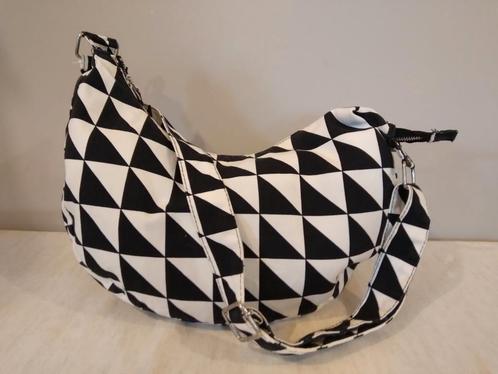 Leuke Black and White schoudertas te koop in Balen, Bijoux, Sacs & Beauté, Sacs | Sacs à bandoulière, Comme neuf, Autres marques