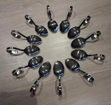 Hapjes lepels voor aperitief beschikbaar voor biedingen