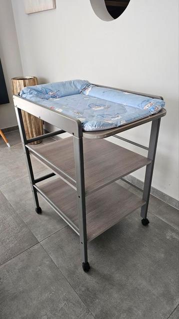 Table à langer avec matelas  beschikbaar voor biedingen
