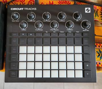 Novation Circuit-tracks — Groovebox/Sequencer/Synth beschikbaar voor biedingen
