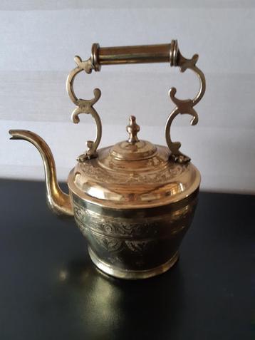 Mooie gedecoreerde brocante waterketel in koper beschikbaar voor biedingen