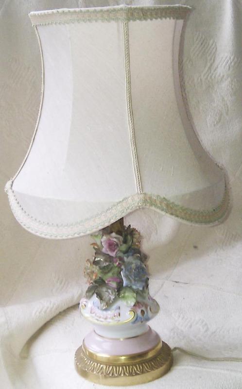 Antiek lamp gedecoreerd + porseleinen bloemen CAPODIMONTE .., Antiek en Kunst, Antiek | Verlichting, Ophalen of Verzenden