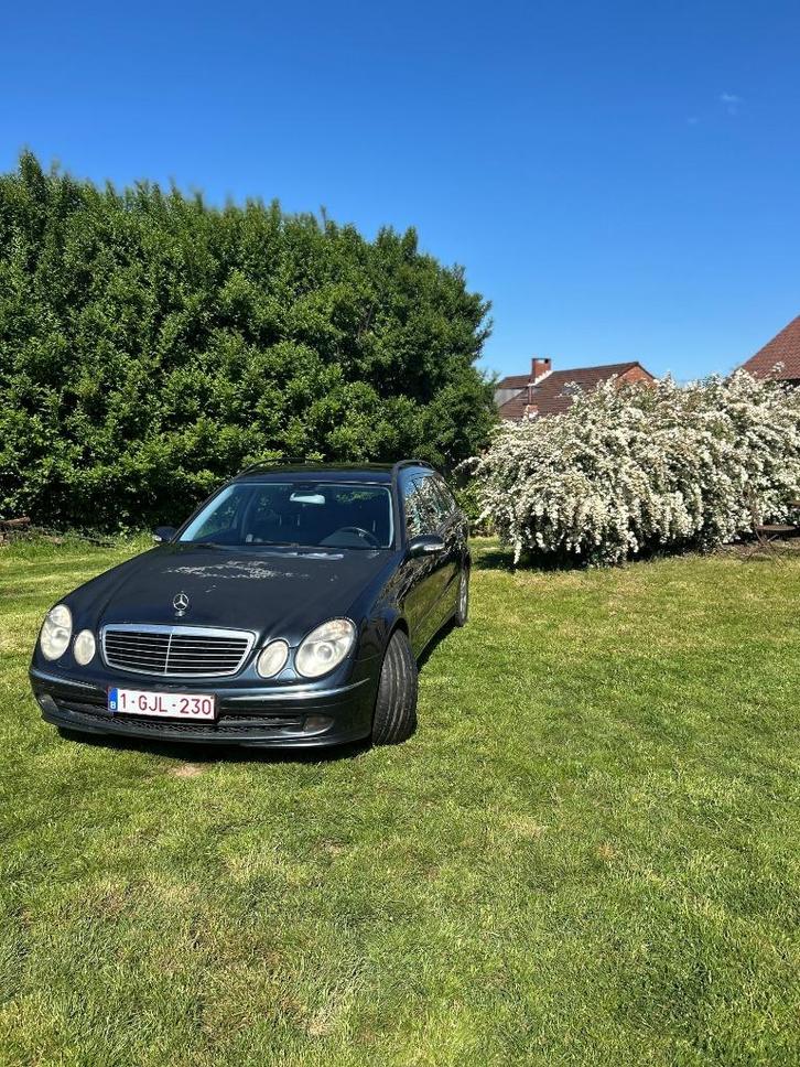 Mercedes E, Auto's, Mercedes-Benz, Particulier, E-Klasse, Diesel, Euro 3, Break, 5 deurs, Handgeschakeld, Blauw, Zwart, Leder