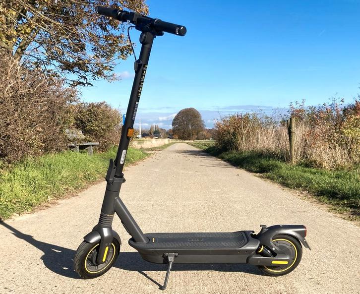 Ninebot Max G2 E e-step in zeer goede staat - Vaste prijs, Fietsen en Brommers, Steps, Gebruikt, Elektrische step (E-scooter)