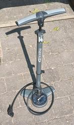 Maxxus voetpomp met manometer en alle accessoires, Fietsen en Brommers, Ophalen of Verzenden, Zo goed als nieuw