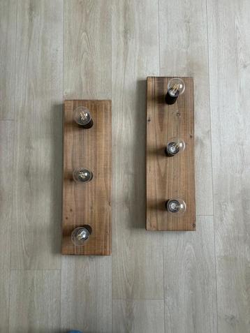 Houten wandlampen met 3 lampen  beschikbaar voor biedingen