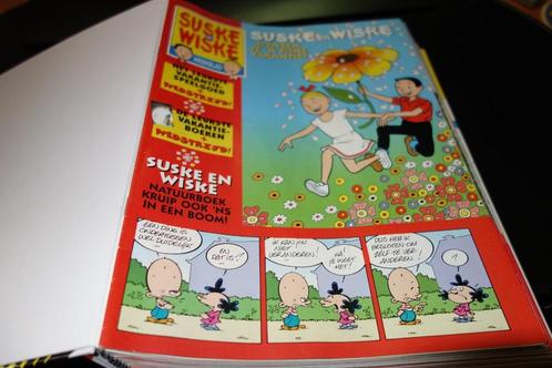 Suske en Wiske Weekblad in verzamelmap 2001 nr 27 tot 52., Boeken, Stripverhalen, Zo goed als nieuw, Complete serie of reeks, Ophalen of Verzenden
