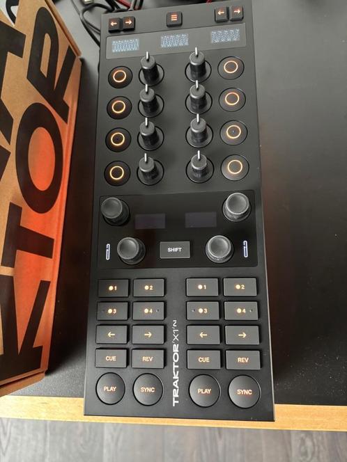 Traktor Kontrol X1 mk3 + cover + stand + TP4, Muziek en Instrumenten, Dj-sets en Draaitafels, Zo goed als nieuw, Ophalen of Verzenden