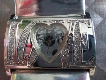 MONTRE DAME GUESS "LOVE" NEUVE avec coeur et strass beschikbaar voor biedingen