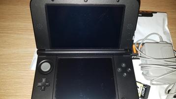 Nintendo 3ds XL rood met oplader, in zeer goede staat. disponible aux enchères