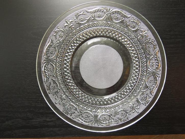 6 assiettes plates en cristal style Baccarat Kig Malaysia, Antiek en Kunst, Antiek | Glaswerk en Kristal, Ophalen of Verzenden