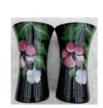 2 art deco stijl zwarte vazen met hangend bloemmotief, Ophalen