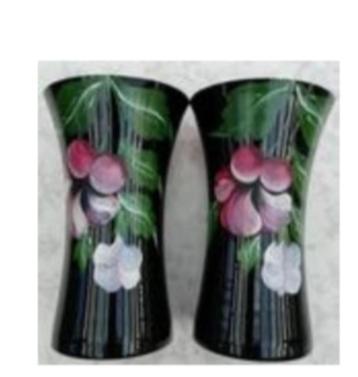 2 art deco stijl zwarte vazen met hangend bloemmotief