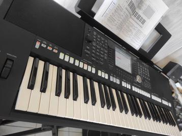YAMAHA PSR-S950 .PERFECTE STAAT.Met of zonder extra boxen en beschikbaar voor biedingen