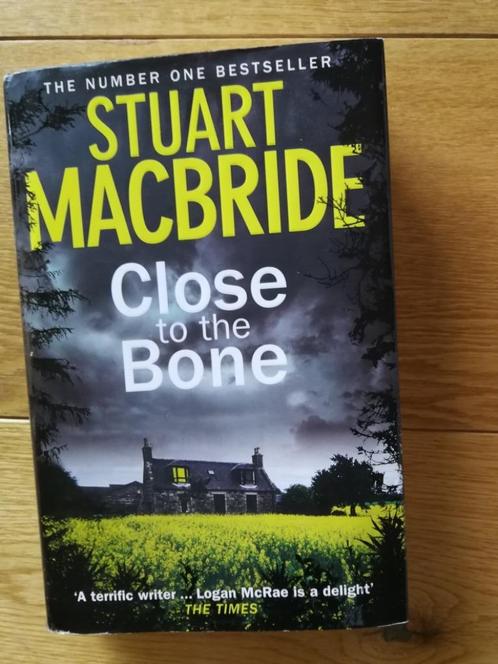 Stuart McBRIDE - Close to the Bone - thriller - engels, Boeken, Taal | Engels, Zo goed als nieuw, Fictie, Ophalen of Verzenden