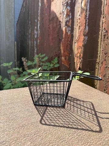 50 frietmandjes beschikbaar voor biedingen