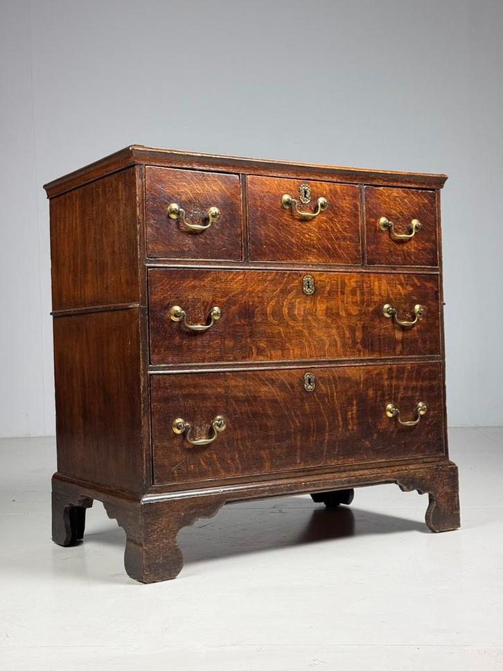 Engelse ladekast commode 18e eeuw antiek eiken, Kinderen en Baby's, Kinderkamer | Commodes en Kasten, Zo goed als nieuw, Commode