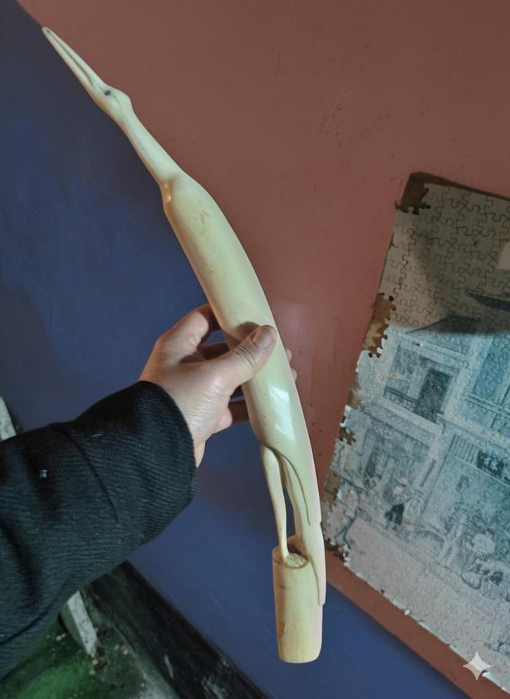 kraanvogel of ooievaar / ivoor of bot,, Antiek en Kunst, Kunst | Designobjecten, Ophalen of Verzenden