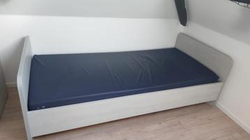 Eenpersoonsbed incl. verstelbare lattenbodem en matras beschikbaar voor biedingen