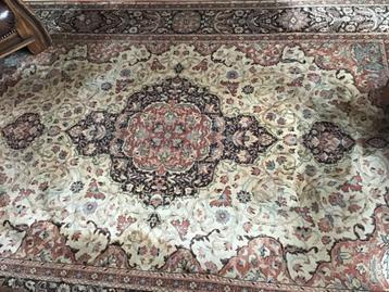 tapijt 207x300 en tapijt van 252x350  beschikbaar voor biedingen