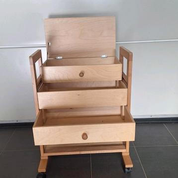 Kastje met drie laden - 2 stuks beschikbaar beschikbaar voor biedingen