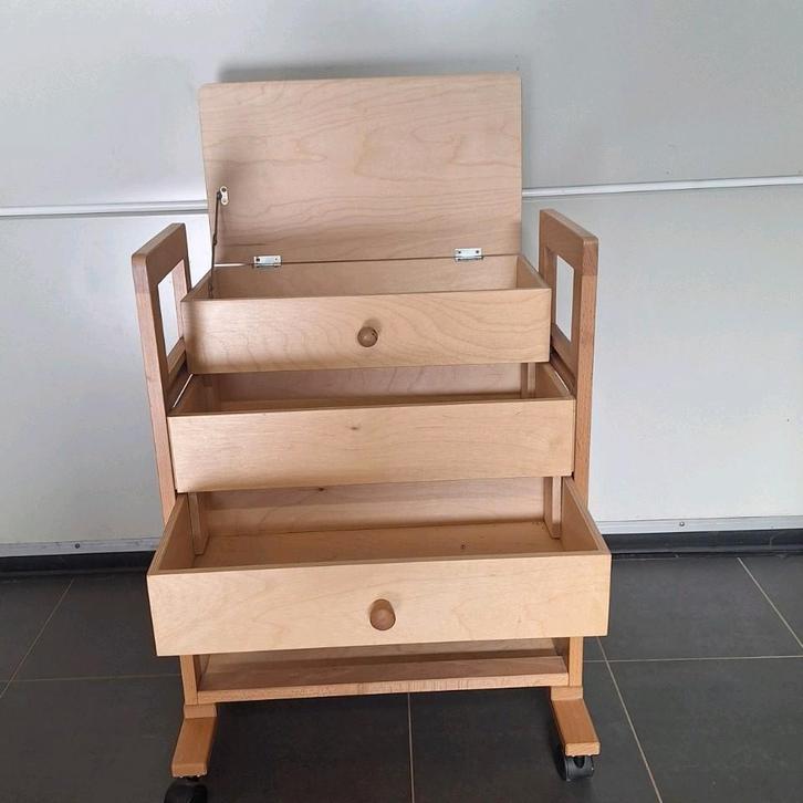 Kastje met drie laden - 2 stuks beschikbaar, Huis en Inrichting, Kasten | Overige, Zo goed als nieuw, Ophalen