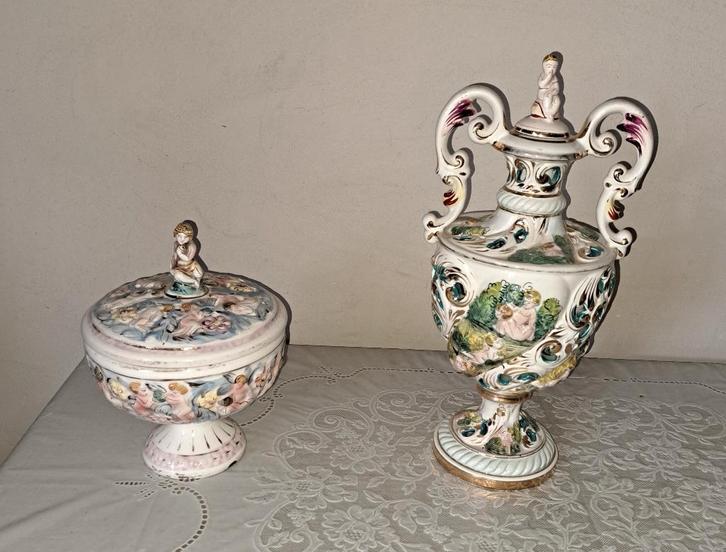 Bocal et couvercle Capodimonte, Antiquités & Art, Antiquités | Céramique & Poterie, Enlèvement ou Envoi